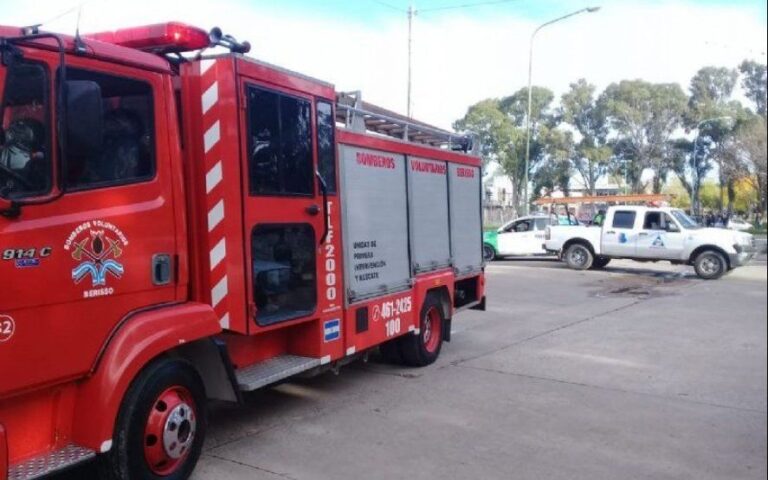 Un incendio dejó a un joven de 21 años con graves heridas: los bomberos rescataron a la madre