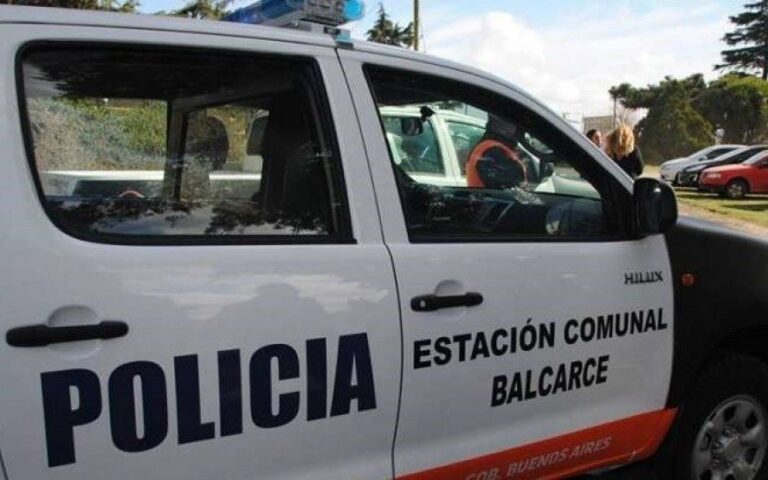 Mató a puñaladas al padrastro de la novia mientras dormía porque lo denunció por violencia de género