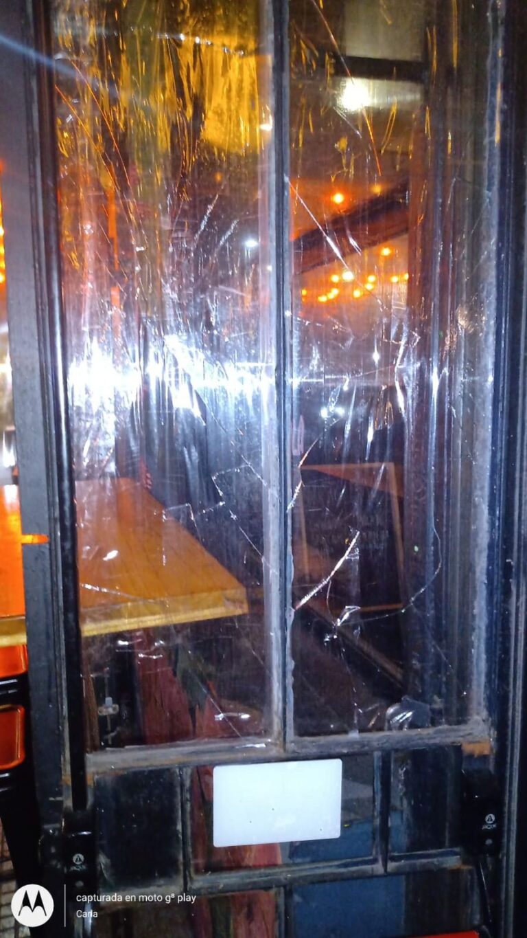 La Plata: una pareja provocó destrozos en un bar del microcentro