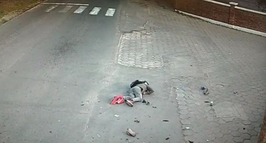 Un motociclista en grave estado tras volar por los aires | Infocielo