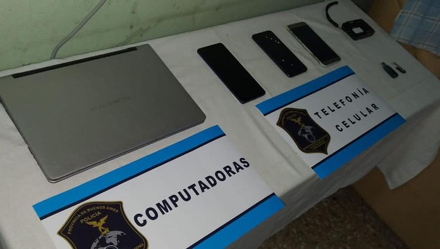 Algunos de los elementos incautados en la causa por pornografía infantil