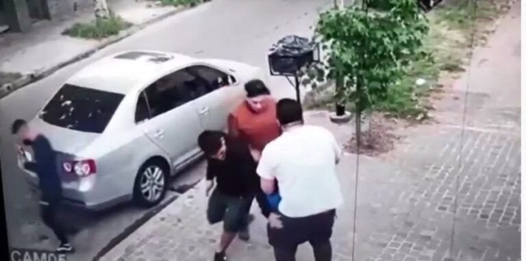 Tres delincuentes asaltaron a un hombre y a su hijo de 6 años