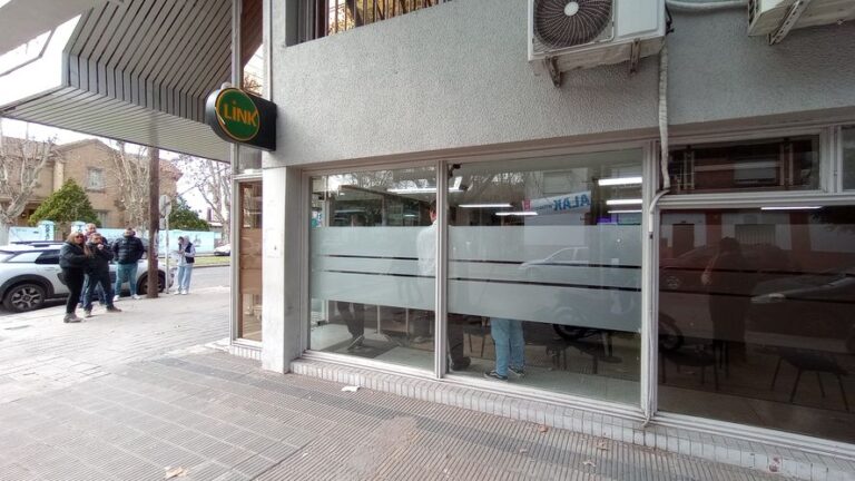 Suma tensión en un golpe comando en un Banco de La Plata