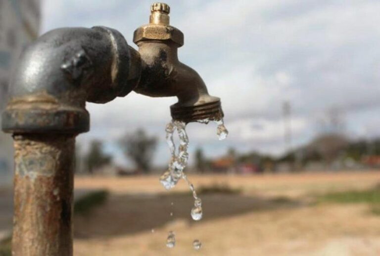 Falta de agua en Berisso: dónde y cuándo se pueden realizar las denuncias