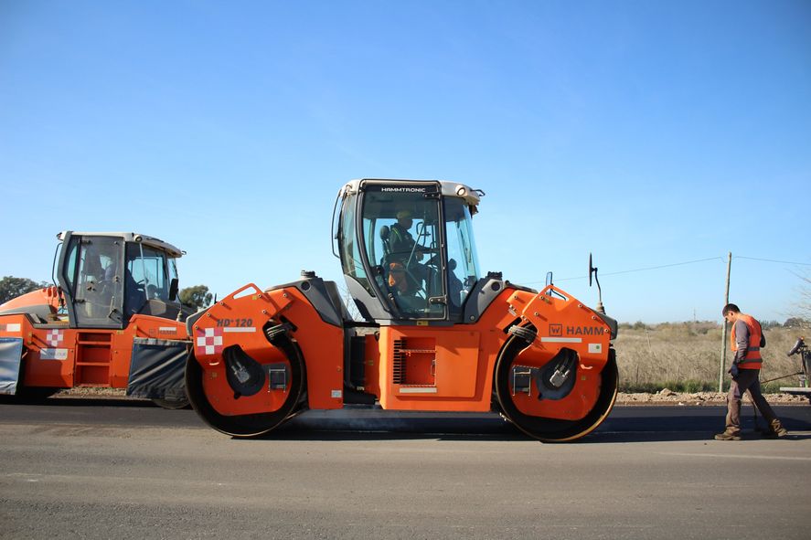 La Municipalidad de La Plata indicó dónde estarán los cortes y desvíos vehiculares para hoy en el marco del plan de obras de la ciudad.