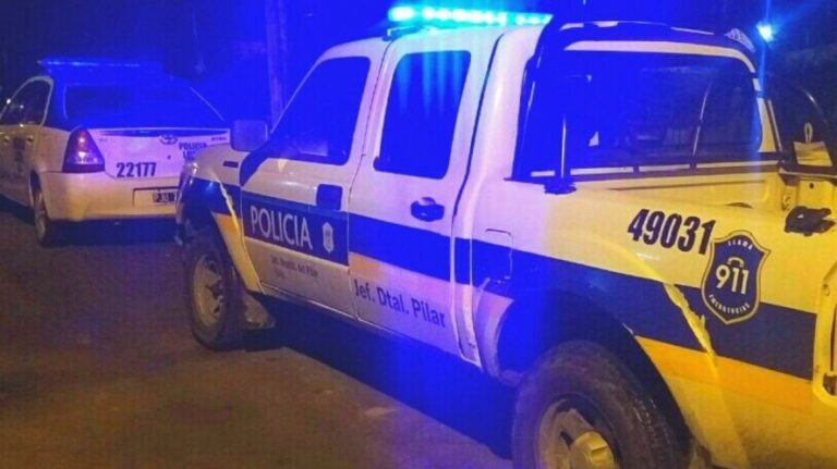 Un policía quiso resistirse a un robo pero le sacaron el arma y lo balearon