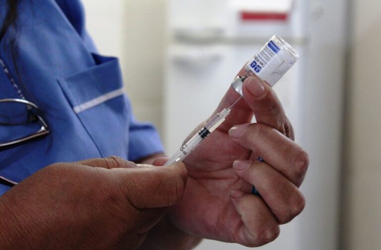 La ANMAT autorizó una vacuna para personas gestantes contra el virus sincicial respiratorio