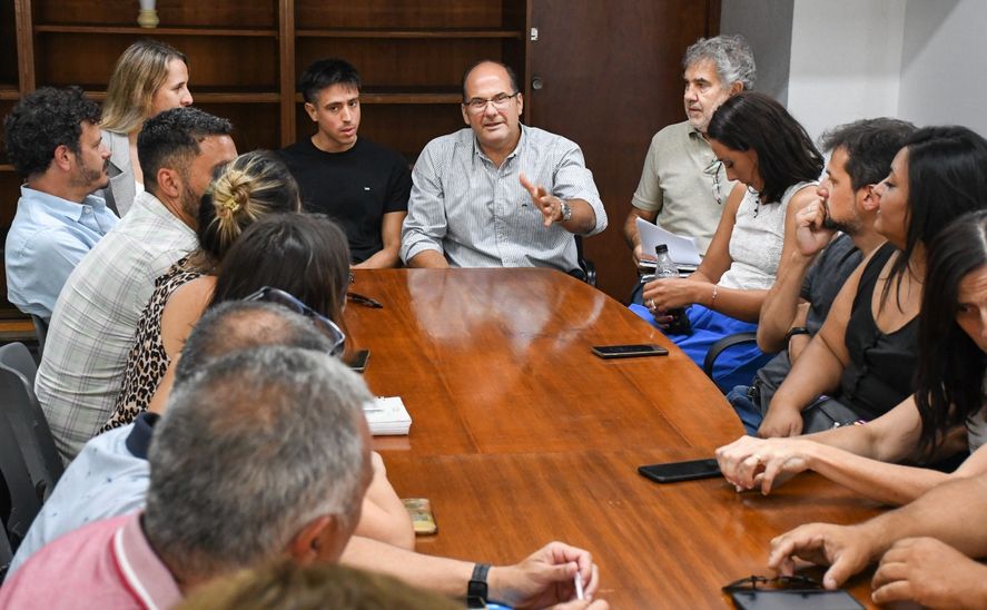 Tras una reunión, la Autoridad del Agua desarrollará un plan para compensar a los vecinos que sufrieron la falta de servicio en los últimos tres meses.
