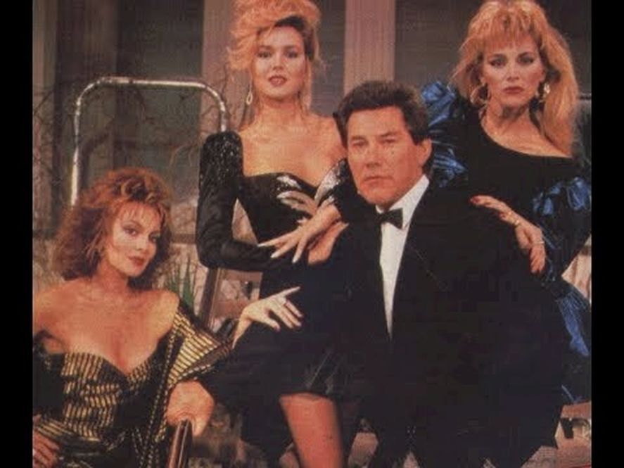 Durante su carrera trabajó siempre rodeado de grandes del género de la novela y el teleteatro Durante su carrera trabajó siempre rodeado de grandes del género de la novela y el teleteatro