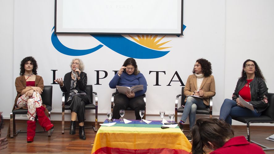 Activistas, militantes y trabajadoras sexuales presentes en el CONICET La Plata 