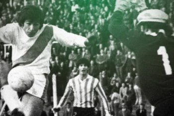 La goleada de Boca le dio luz a la victoria más abultada de la historia profesional. Juanchi Taverna, en la imagen del día de los dos récords.