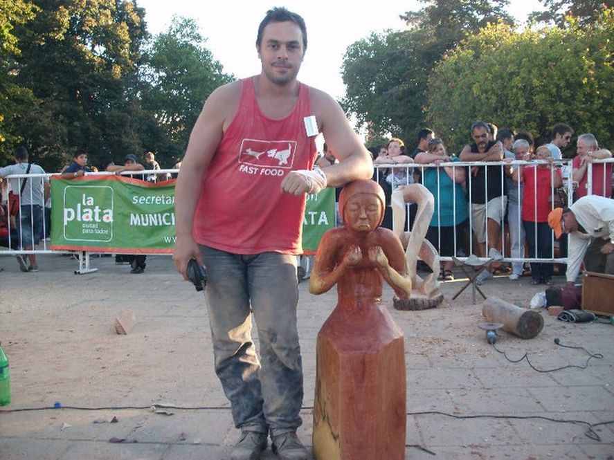 La obra se llama: Lo qué? y se la puede ver en el Pasaje La obra se llama: Lo qué? y se la puede ver en el Pasaje