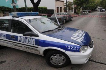 la plata: quince ladrones armados asaltaron a un jubilado de 94 anos en su casa