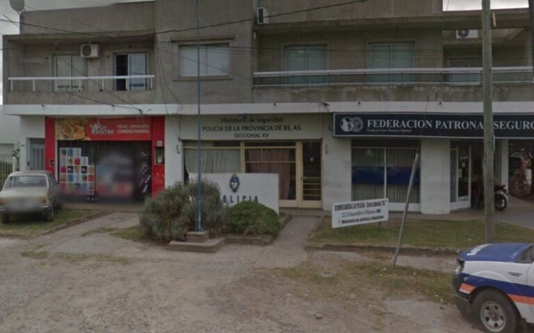La Plata: en un accidente de tránsito murió el director de una cárcel de Florencio Varela
