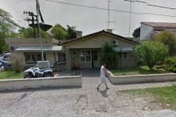 cinco encapuchados, con armas largas y chalecos antibalas asaltaron a una familia en gonnet