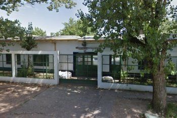 no la dejaron entrar a la escuela por su vestimenta inadecuada y se armo una bataola