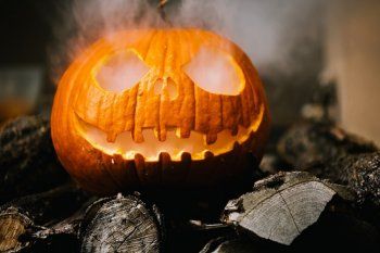 conoce el origen de halloween y 13 curiosas supersticiones de distintas partes del mundo