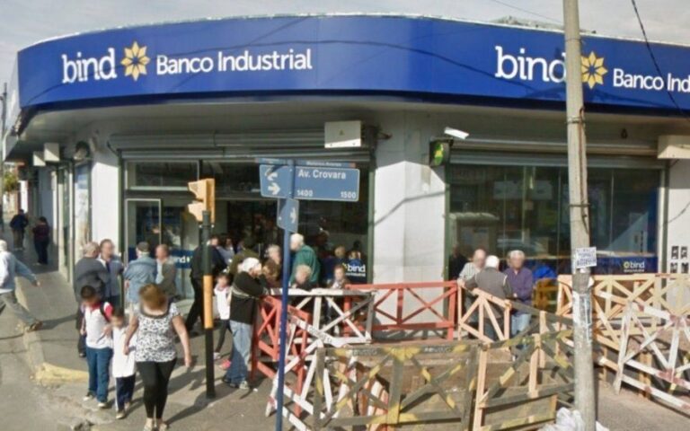 Golpe comando en una sucursal del Banco Industrial dejó en shock a decenas de jubilados