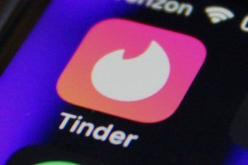 tinder agrego un boton antipanico para situaciones de emergencia en una cita