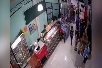 preocupante ataque de unos 20 chicos en un robo bajo la modalidad ?piranas? en un maxikiosco