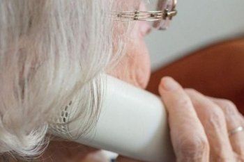 le hacen el cuento del tio a una anciana de 79 anos y le roban 12 mil dolares