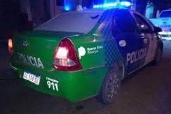 dos ladrones armados golpearon en la cabeza y asaltaron a dos jubilados en la plata