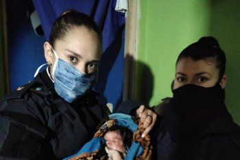 dos mujeres policias se convirtieron en parteras y heroinas en la plata