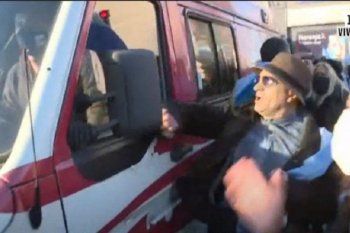 ?ahora si vas a tener miedo, hdp?: atacan al movil de c5n en el obelisco