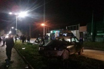 una nena de 4 anos murio en un accidente cuando un auto choco a un poste