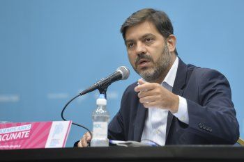 Carlos Bianco aseguró en conferencia de prensa que no existen vacunatorios VIP en la Provincia.