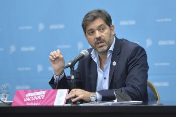 Carlos Bianco aseguró que revisarán los protocolos de la fase 3 por si hay que retroceder tras el aumento de casos de coronavirus.