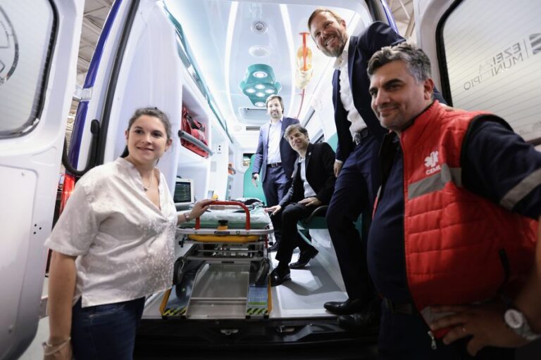 Kicillof y Granados recorrieron las obras del Hospital Eurnekian en Ezeiza