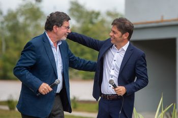 Axel Kicillof durante el acto de inauguración de una escuela en las islas de San Fernando