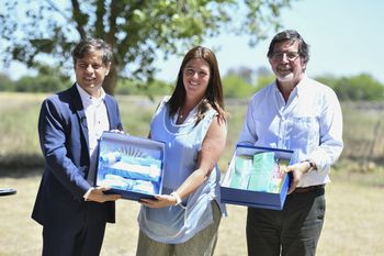 Axel Kicillof estuvo en la inaguración del Jardín de Infantes Rural N°7 de Mercedes.