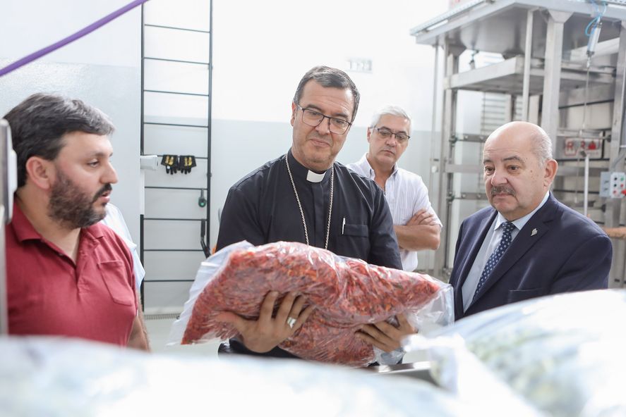 La UNLP y la Igesia Católica platense en conjunto por los sectores más postergados. La UNLP y la Igesia Católica platense en conjunto por los sectores más postergados.