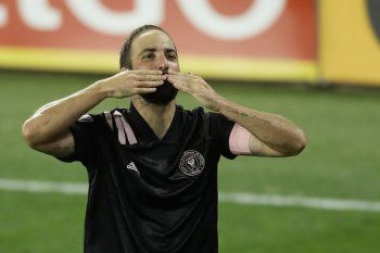 Gonzalo Higuaín fue estrella y goleador en cada equipo que jugó. Aún siendo figura sintió el dolor por las críticas.