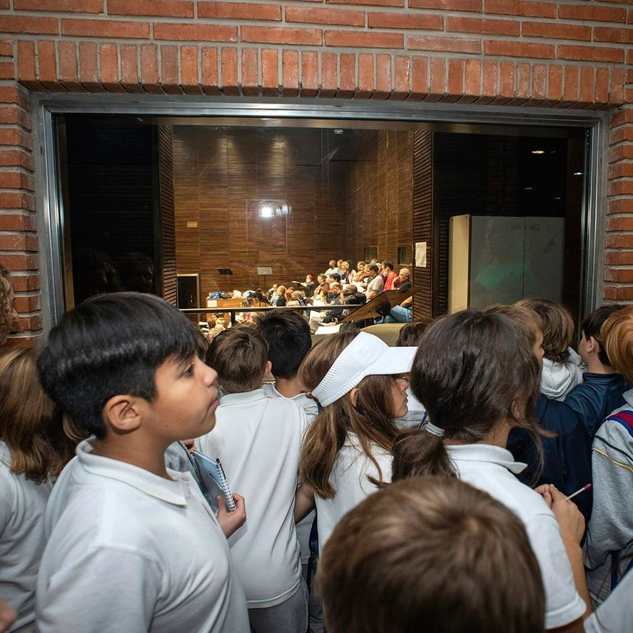 Al nivel 2 se le cuenta la historia de la música, la importancia de este arte para la vida del ser humano y la expresión de sus sentimientos.