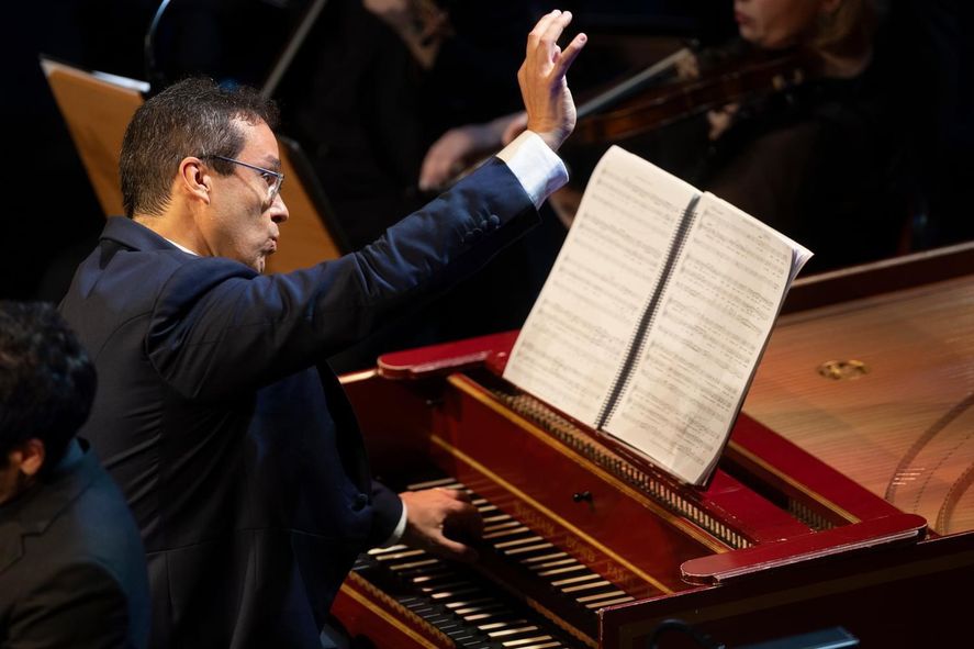 Este lunes 27 de noviembre estará en el Teatro Colón Este lunes 27 de noviembre estará en el Teatro Colón