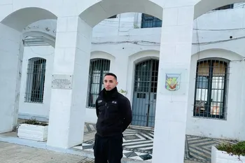 dolores: penitenciario heroe salvo la vida de una bebe