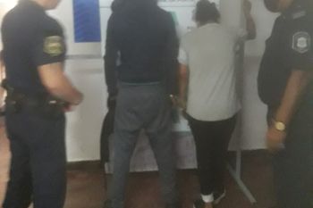 la plata: cayeron los goticos cuando robaban ruedas en la zona roja