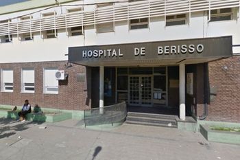 El padre del agresor fue derivado al Hospital Larrain de Berisso, tras el ataque con la pala El padre del agresor fue derivado al Hospital Larrain de Berisso, tras el ataque con la pala