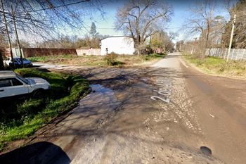 moreno: una mujer policia baleo en el abdomen a un motochorro