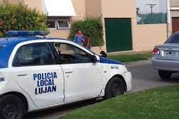 en mercedes y lujan dos familias atadas en sus casas por ladrones