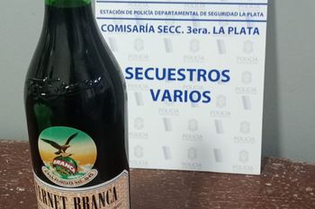 ¿quien es el policia que quiso robar un fernet de un supermercado chino?