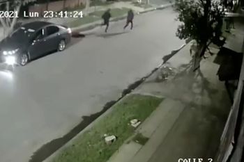 laferrere: un policia mato a dos delincuentes y termino baleado en un asalto