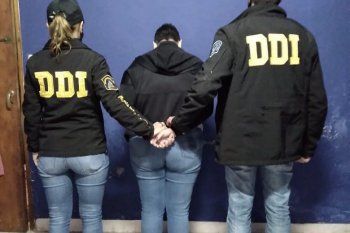 La mujer de 36 años detenida por arengar a su hija de dos años a fumar marihuana