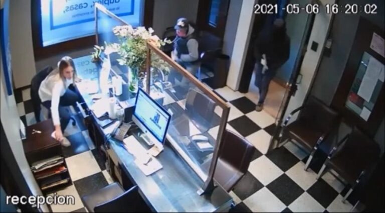 La Plata: quedaron filmados en un robo a una inmobiliaria y ahora cayeron