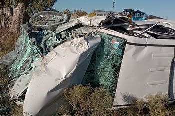 la plata: vuelco fatal en la ruta 2 en lisandro olmos