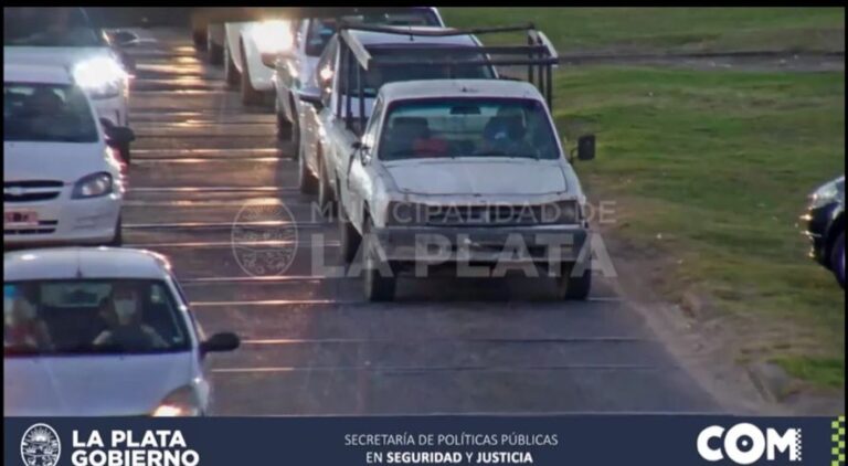 La Plata: manejaba ebrio, se durmió en el semáforo y lo detuvieron