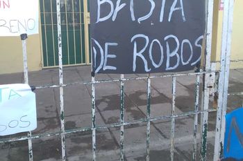 Basta de robos, el reclamo de los familiares de los alumnos de tres escuelas de Los Hornos